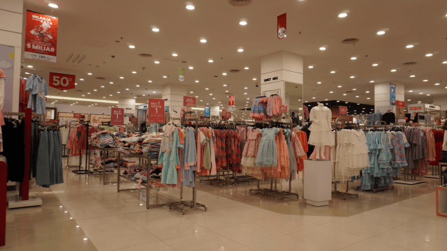 Fashion Store Assistants: Career Guidance