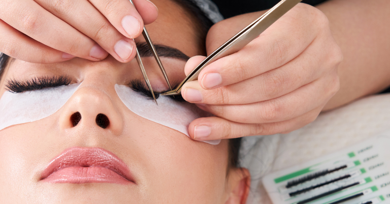 10 Easy Steps to Becoming an Eyelash Trainer